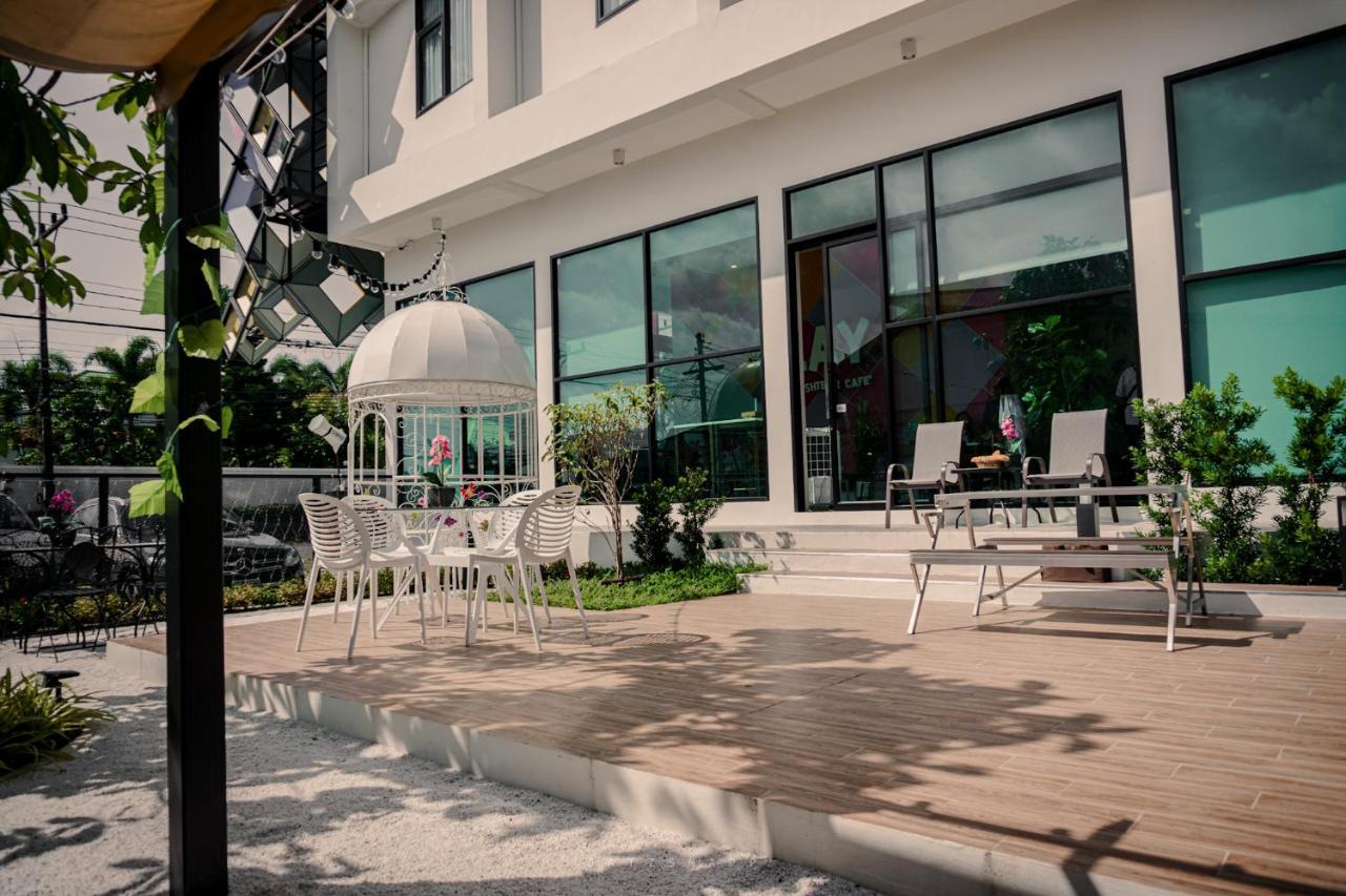 Hotel Play Poshtel & Cafe' Krabi town Exterior foto